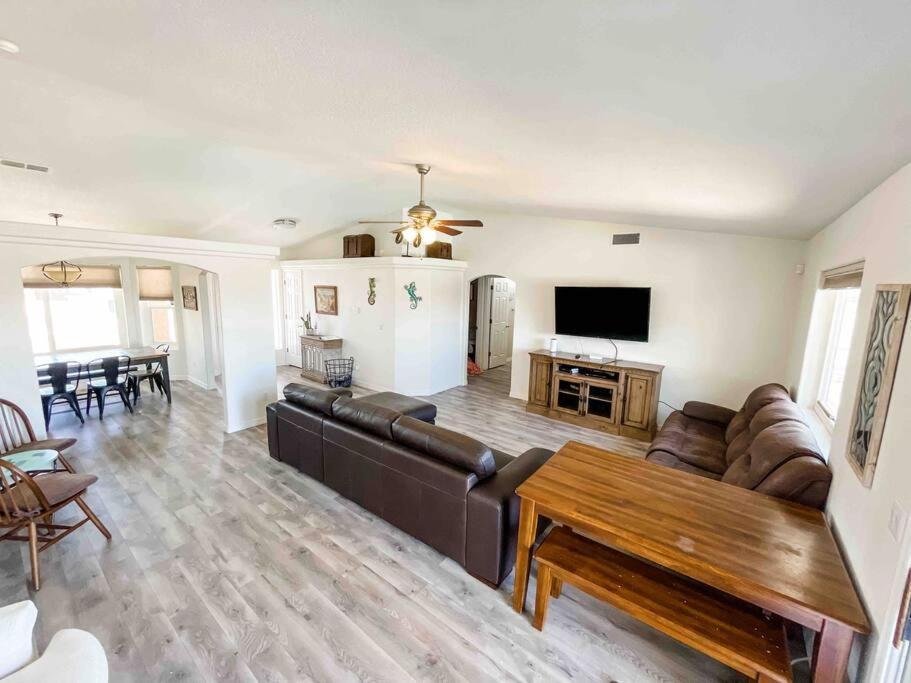 Private View On The Lake Side Of 95! Sleeps 16 Lake Havasu City Exterior photo